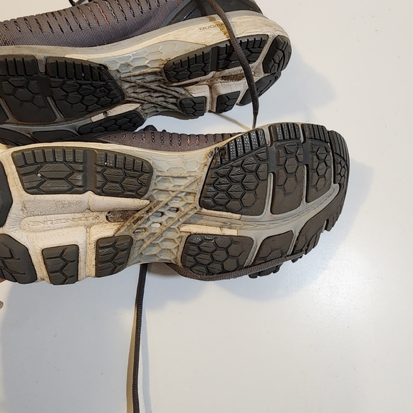 Asics women's Gel-Kayano Gray sneakers size 8 1/2 - Picture 9 of 12